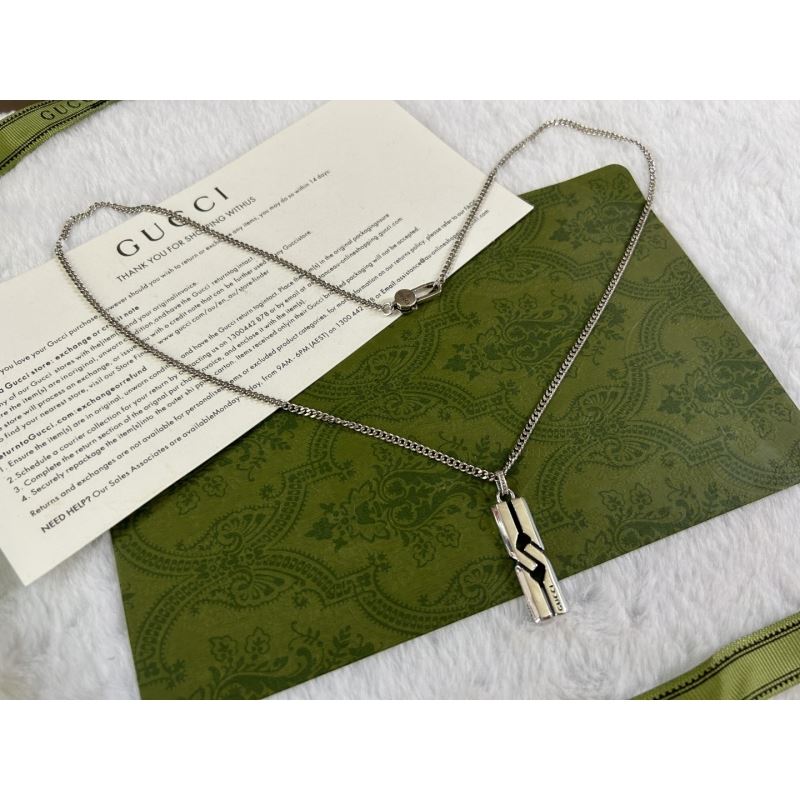G*u*i necklaces